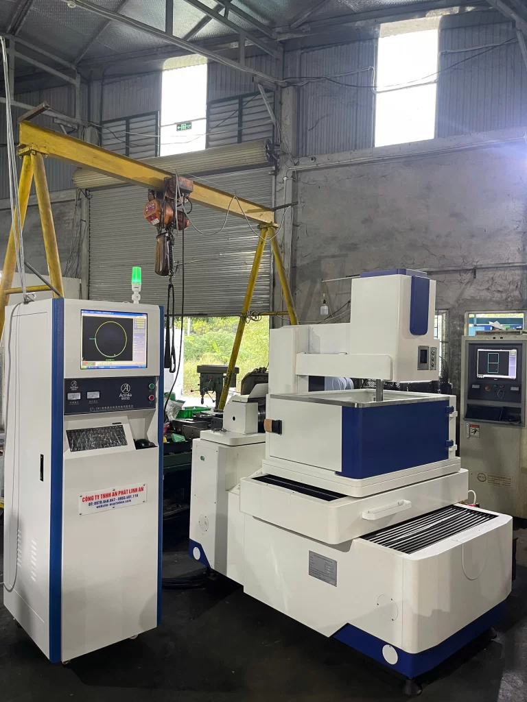 máy cắt dây CNC AC Servo
